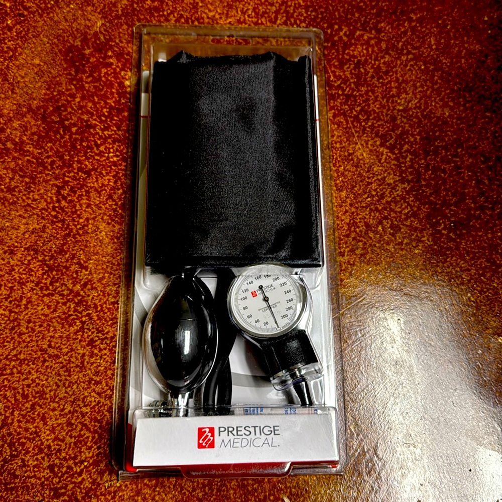 Blood pressure cuff: Sphygmomanometer